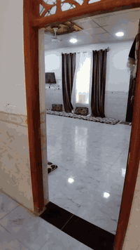 سلام عليكم؛ دار للبيع قاط واحد مساحة ١٥٠ بناء حديث كامل مثل مموضح بل فيديو ولصور  قاط واحد ركن على شارع ٦٠ سايدين كامل مجاري باقي فقط تبليط البيت مسحوب علية سكان ٤٠ مسدد ١٠ باقي ٣٠ تاخذ كامل تحويل 
وليحب يكطعهن من سعرة وهوة يسدد القصط. الشهري بطيط ١٨٠ كل شهر  شلون ميريد الشراي اني حاضر
مكان الدار كاطون الرحمة قرب مدرست الثقفي  رقم الدار ٦٦٠٣(السعر  110 قفل التصال ***********
