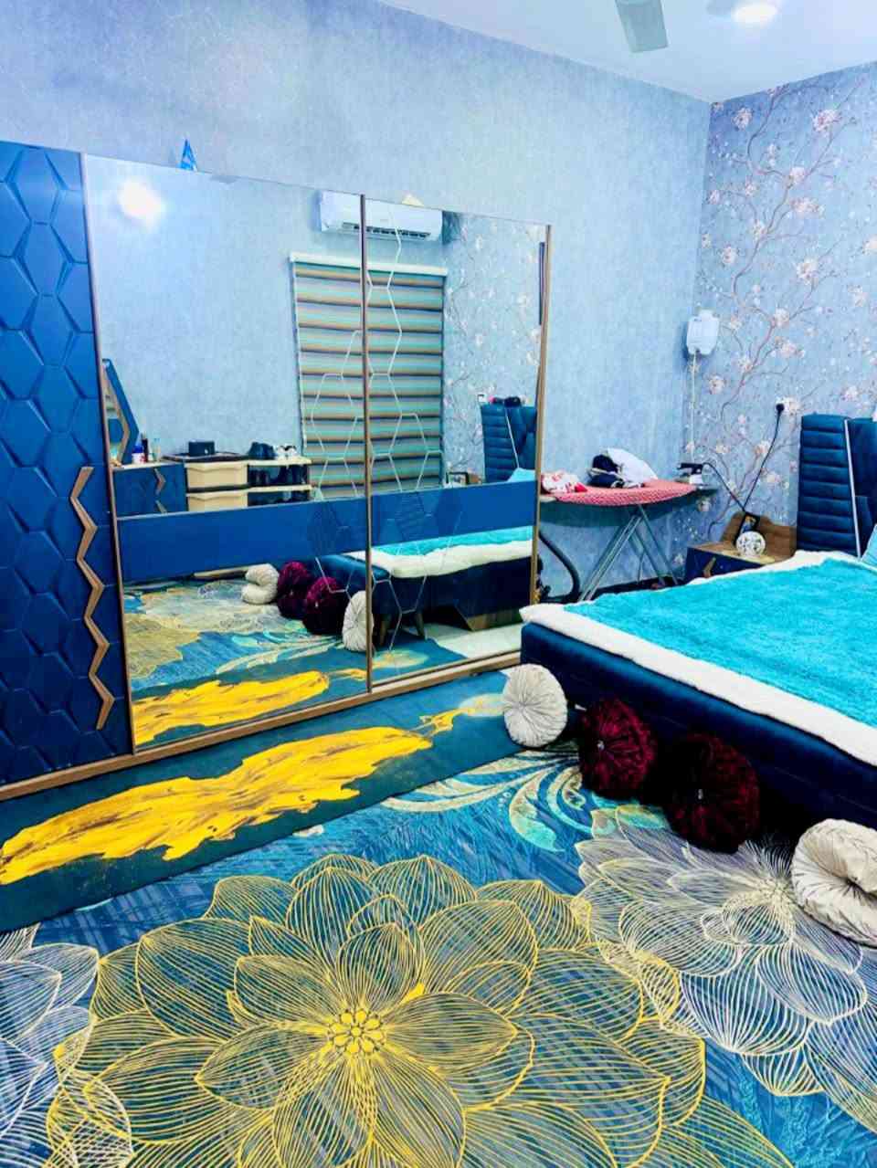 بسم الله الرحمن الرحيم 
▪️دار سكن للبيع المساحة 100 متر  10*10 
▪️الموقع ام الخيل 3 قرب شارع 20 
▪️بناء حديث طابقين مسلح الأرضية مرمر 
▪️الاول غرفة نوم +استقبال + مطبخ وصالة وصحيات 
▪️الطابق الثاني غرفة نوم وصالة وصحيات 
يباع مع الاثاث او بدون أثاث مع الاثاث السعر 195 
بدون اثاث 185 الدار 🏠 فارغ يسلم مباشرة بعد الاتفاق 
للاستفسار اكثر مراجعة مكتب الضياءين للعقار او الاتصال على ***********
***********
