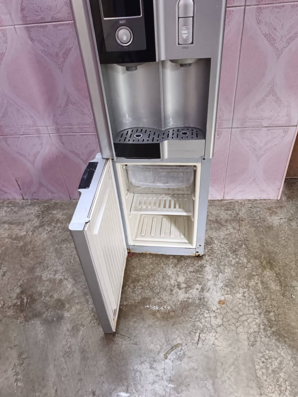 س ع براد شغال شرط حار باردثلاجه  فول نضافه كل عيب مابيه كله شرط  بلادي شركه سعر 65 وبيه مجال مكاني كركوك كركوك حي عسكري ***********
