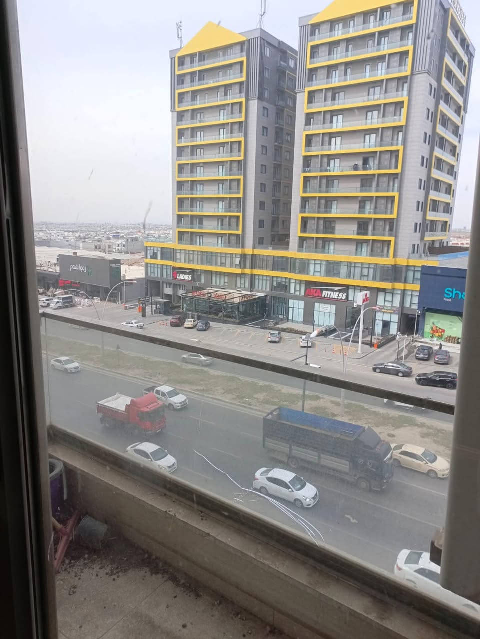 � شقة للإيجار – مؤثثة بالكامل

📍 الموقع: طريق كسنازان – بالقرب من مدينة ألعاب مجد لاند

✨ المواصفات:
• شقة مؤثثة بالكامل وجاهزة للسكن
• تحتوي على 1 غرفة نوم واسعة
• صالة جلوس (هول) مريحة
• بالكون مع إطلالة جميلة
• موقع متميز وسهل الوصول إليه
• تتوفر خدمات الكهرباء والماء بشكل مستمر
• حماية (سكوريتي) على مدار ٢٤ ساعة

📞 للاتصال والاستفسار: ***********
