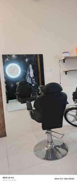 ياجبار
2 كرسي حلاقة 
2مريا 90/120 للبيع واحلا الأسعار 
للتواصل ***********
