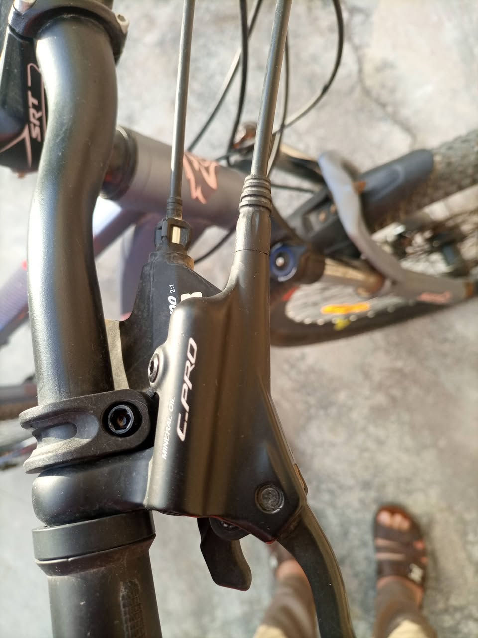 السلام عليكم شباب بيسكل معروض للبيع السعر 180 الف وبي مجال هماتين
المواصفات كالتالي 
1- اثنين كيورة كما موضحة في الصور 
2- اثنين بريكات هيدروليك 
للاستفسار على رقم 
*********** 
الموقع الرصافة الثانية البلديات
