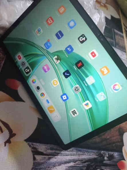 السلام عليكم عندي هذا ايباد اسمه هونر اكس 8 اي مع كاردونه مستخدم 5 اشهر سعره 300 بي مجال مكاني ناصريه قرب مستشفى تركي رقم هاتف ***********
