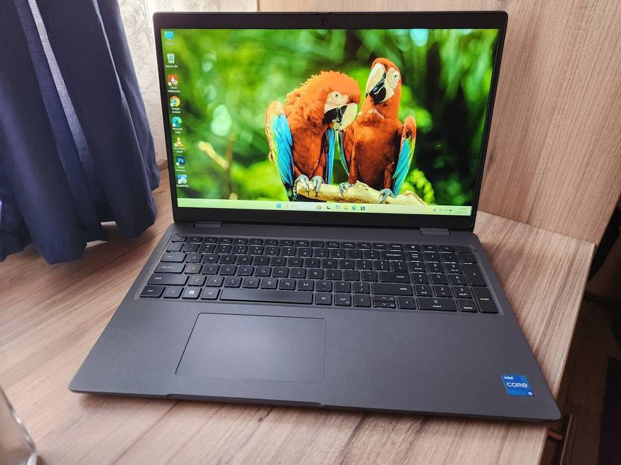 #جيل_13_Dell
💻 Dell Latitude 3540 

✔️ المعالج: Intel Core i5-1335U الجيل الثالث عشر
✔️ الرام: 16GB DDR4
✔️ التخزين: 256GB NVMe SSD قابل للتطوير

🎮 كرت الشاشة:
✔️ Intel Iris Xe Graphics مدمج – حجم مشترك 8GB
🖥️ الشاشة:
✔️ حجم 15.6 إنج
✔️ دقة 1920×1080 FHD

⌨️ الكيبورد: عربي وإنكليزي مضيء
🔌 الشاحن: شاحن Dell أصلي

🔹 الحالة: وارد اوربي غير مستعمل بالعراق (كالجديد) نظافة 95% فما فوق 
🔹 البطارية: بحالة جيدة(ضمان ساعه فما فوق)

■ ضمان(١) فحص وتشغيل امام المندوب 
■ ضمان(٢) استخدام اسبوعين اي خلل مصنعي يتم الاستبدال بنفس الموديل


**إذا كنت صاحب هذا الإعلان وتريد حذفه لأي سبب، رجاءا أرسل رسالة إلى الدعم الفني**
