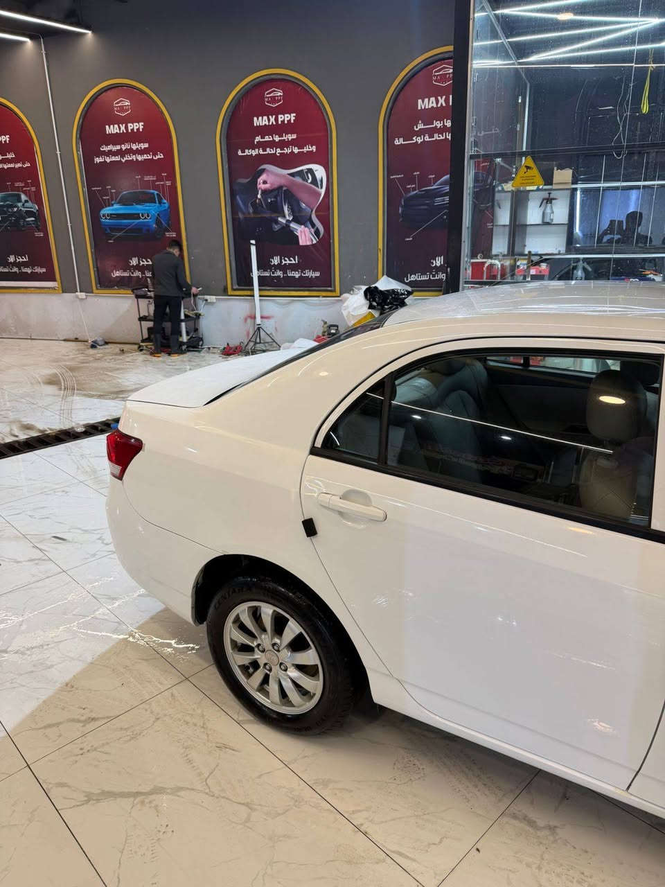 السلام عليكم
BYD _ G3 _ 2013 
الممشى 135 ك 

المواصفات 
بصمة تشغيل
بصمة ابواب + صندوق 
مرايات كهرباء 
حساسات خلفية 
سلايت 
كشنات جلد 
تحكمات ستيرن 
اشاير مري + نظام ترحيب 
شاشة اندرويد + كامرة 
كير + محرك بحالة جيدة 
السيارة عليها ادامة كاملة 
طخم تايرات جديد 
تبريد + تدفئة 

السيارة استلام شركة وارد خليجي حرة
بدون صبغ - بدون - معجون بدون ضربة - بدون خياس 

الملاحظات :  بارد بجاملغ اليمين _ قبغ صندوك مبدل _ وبيها 3 شضايا باب سايق موضحه بصور داخل المنشور 

السعر 75 وبيها مجال بسيط 
***********
***********
