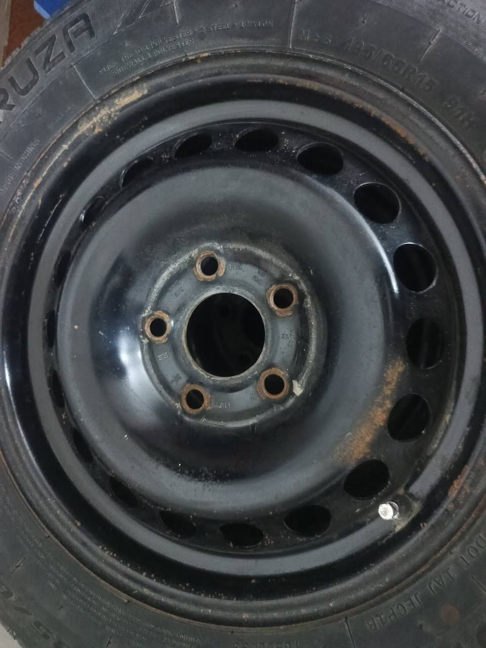 السلام عليكم تخم تاير 15 للبيع سعر 200 ***********
