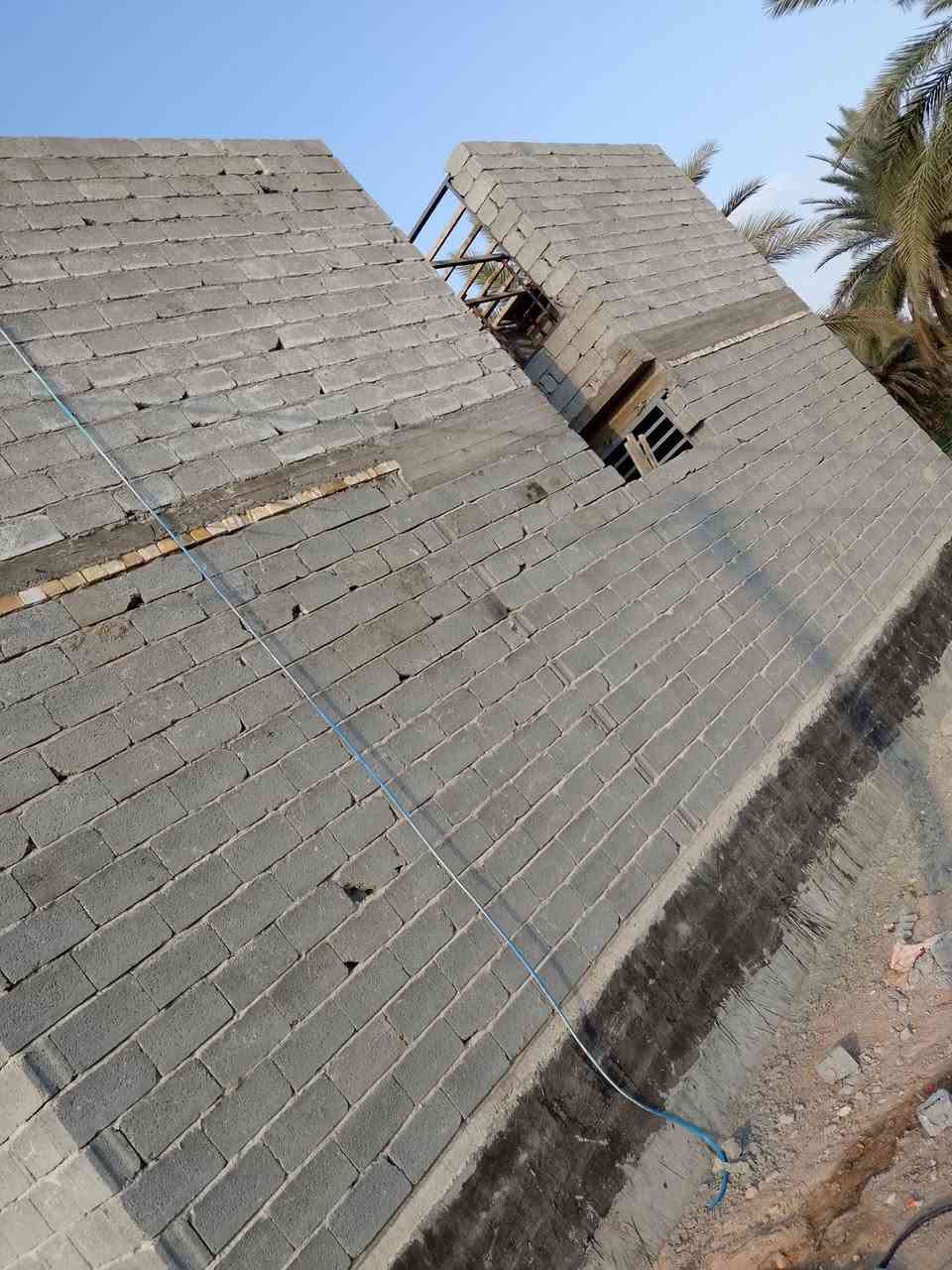 اسلام عليكم بيت مساحه ١٠٠ متر هيكل بنيان فول خريطه فول تفيد الي عنده عائله جبيره
خدمات كامله ماي مجاري كهرباء تبليط كله بلباب البيت يتكون 

اربع غرف /
استقبال / 
مطبخ / 
صاله واسعه كلش حلوه /
وباقي التفاصيل بلمنشور 
المكان كربلاء شارع الرابط مجمع انوار كربلاء 
قرب مطعم جار القمر 
لللاستفسار الاتصال عل الرقم ***********
