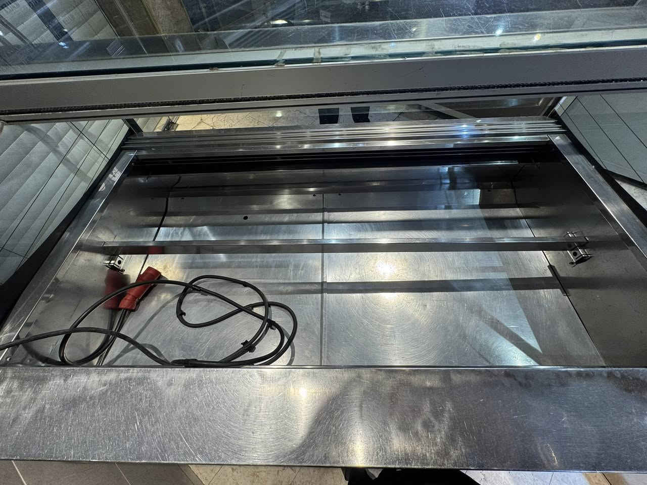 سلام عليكم
عارضه ماركه ORION
ايطالي بلاديه نضيفه جدا 
عدد بلانك 12كبير مكان بغداد ***********
