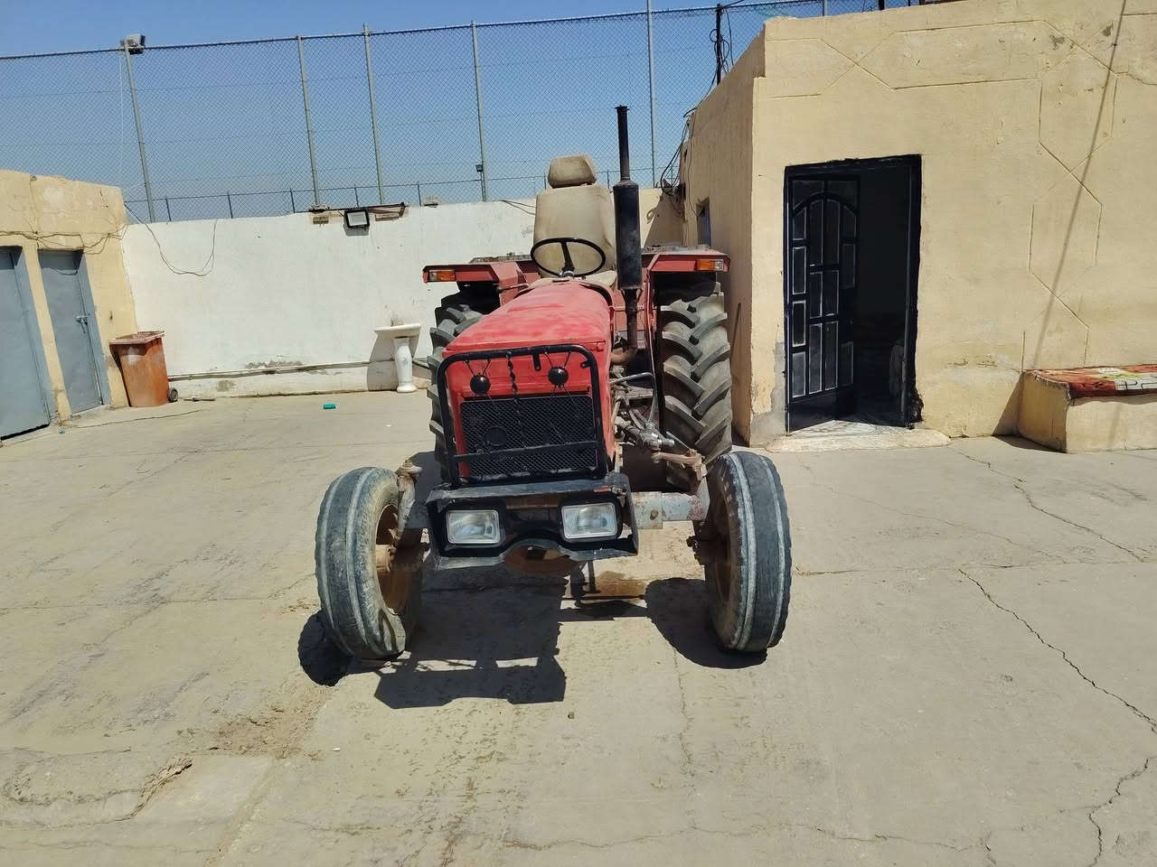 ألسلام عليكم للبيع ساحبة زراعية عنتر محرك جيد جدآ كير جيد أجهزة رفع شغالة إطارات جديدة للاستفسار
***********
