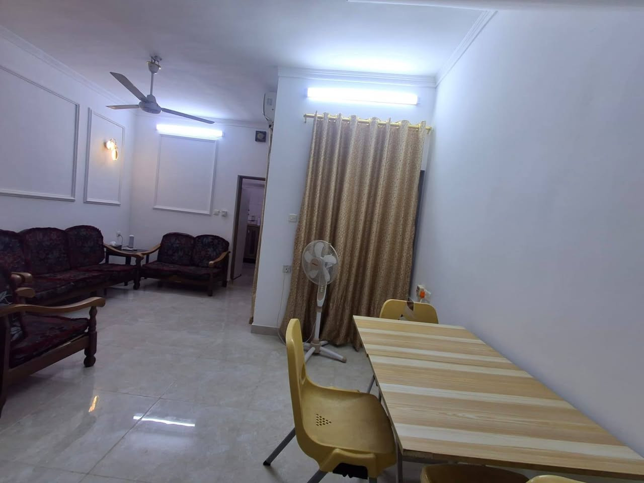 دار للبيع في منطقه الدوره الطعمه مساحه ١٢٥ متر الشارع التجاري خلف مكتبه القريشي  للاستفسار الاتصال على الرقم 
***********
