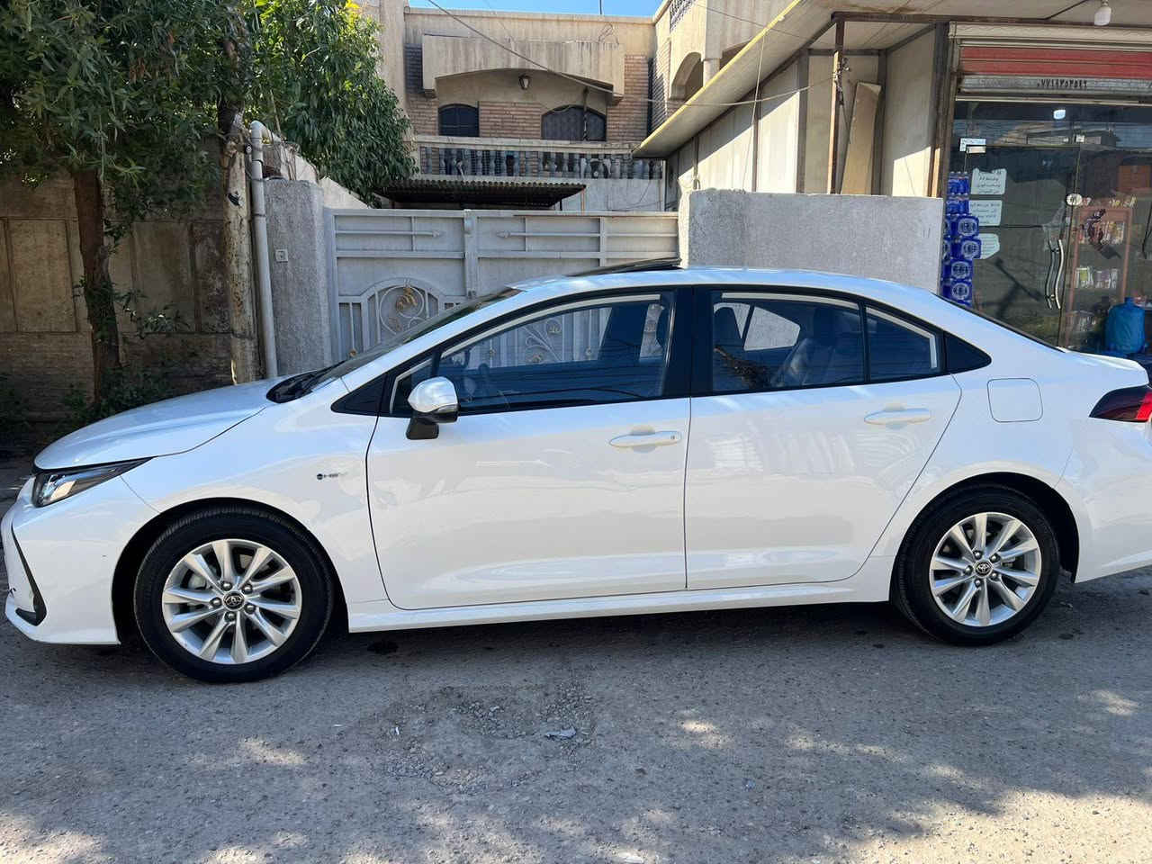 كورلا هايبرد موديل 2025 شكل الخليجي
‎فول مواصفات عدا كشن الكهرباءء 

‎بصمةدخول ذكب رادار تحديد مسار كروز سرعة اوتو هولد هند بريك بصمة سلايد روف كشنات جلد شاشة تدعم كار بلي مود درايف تبريد قطعتين خلفي وامامي منافذ تايب سي اشاير بالمري ومعروفة مواصفاتهة 

اخوان السيارة مابيهة قطرة صبغ ولا تصليح فقط طخة بسيطة موضحة بالصور بالباب جهة السايق على وضعهة 

‎السيارة بوضع الزيرو (ماشية 11) فقط 

‎باسمي تحويل مباشر 

السعر 155

‎عنوان بغداد/الدورة شارع ابو طيارة 

‎رقمي /***********
