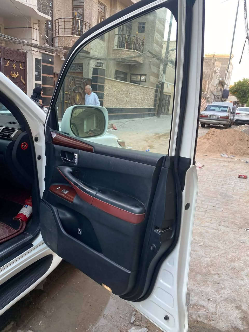 سلام عليكم مكلف للنشر للبيع سيارة لكزز موديل ٢٠١٥ لاستفسار اتصال على رقم ***********
