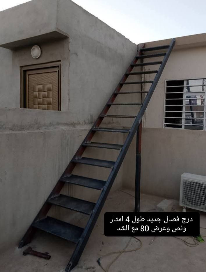 باب حوش ودرج وابواب غرفة وشبابيك للبيع الموصل صناعة الكرامة حي الكرامة
***********  /  ***********
