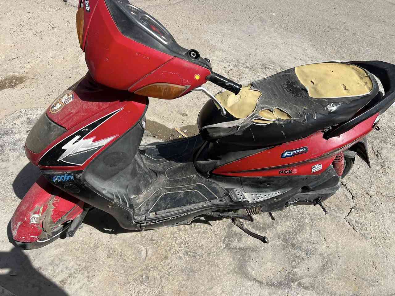سلام عليكم دراجة سكنس نثية للبيع الدراجة مجفتة بس هندر عوزها باتري السعر 350وبيها مجال العنوان بغداد الشعب الرقم ***********
