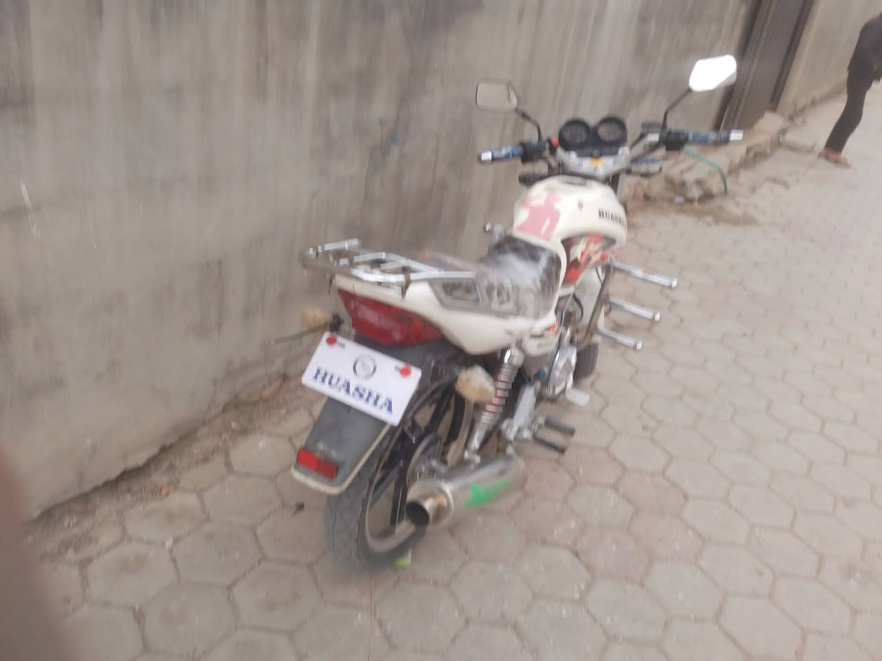 السلام عليكم موتور هيوشه للبيع موديل 23 رمادي شارع 20 السعر 850 ***********
