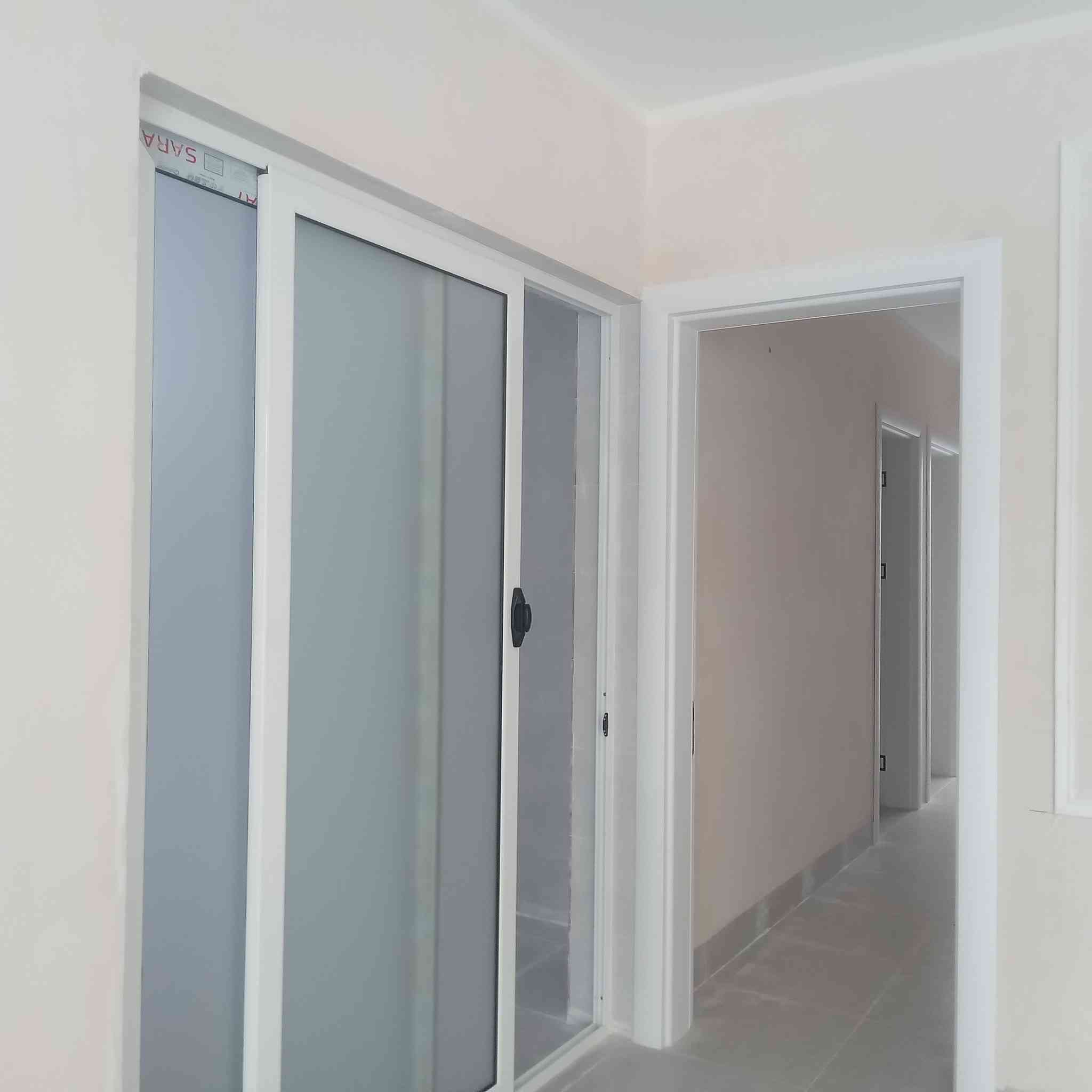 ئەم خانووە بۆ فرۆشتن لە بەکرەجۆی تازە
ڕووبەری خانووەکە 200 مەترە و ڕووی قیبلەیە
خانووەکە تازەیەو بەکار نەهاتووە
پێکهاتووە لە یەک نهۆم
بریتیە لە ژووری میوان و مەتبەخ و مساعید و 3 ژووری نووستن و موشتەمەلات
سەقفی خانووەکە مغریبیەو دەکتی موبەریدەی بۆ کراوە
نرخی ئەم خانووە 11 دەفتەر و 20 وەرەقەیە
بۆ زانیاری زیاتر پەیوەندی بکەن بە نووسینگەی نوێ بوونەوە ***********
