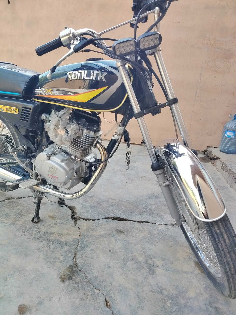 دراجه موديل 2020للبيع دراجه نقصها دشبول وصينيه مال زنجيل لا صرف ولا بخار ولا صوت دراجه نضيفه مكاني بنجاعلي سعر 350  ما متواجد خاص اتصل رقمي ***********
