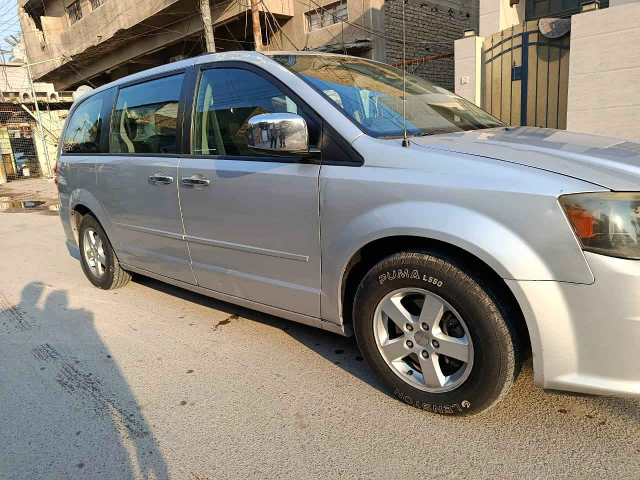 دوج كرفان موديل ٢٠١٢ حادث جاملق أيسر كندي بدون غرق نص فول السعر 120 لاستفسار اتصال ***********
