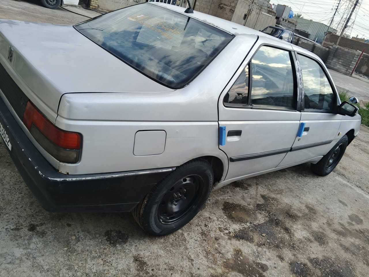 السلام عليكم
بيجو روا 

موديل 2009

رقمه بغداد دولي 

تخم تاير +الكهربايات كله شغاله 

تدفئة تبريد شقال +باتري جديد 

سياره مرشوشه جماليه فقط 

سنتر لك شغال خمس بيبان 

 بيع او مراوس حسب القناعه 
السعر 28 وبيه مجال 

مكاني بغداد الحسينيه المعامل 

رقم الهاتف  +واتساب 

(***********)
