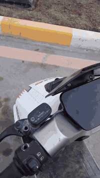 سلام عليكم.
.للبيع دراجة شحن نوع His 
6بطاريات
4نمر سرعة
سرعتهة حقيقي 80
لون ابيض
نضام بلوتوث سماعات سستم 
لايت عالي ناصي 
إشارة يمين ويسار
دبل إشارة 
بيهة نضام البك يعني للخلف R
شاحنة مالتهة الأصلية 
دراجة مكفولة من اي عطل ولا داخلة تصليح 
مكاني بغداد الغزالية شارع اسواق الزاوية 
هذا رقمي وبي واتساب ***********
