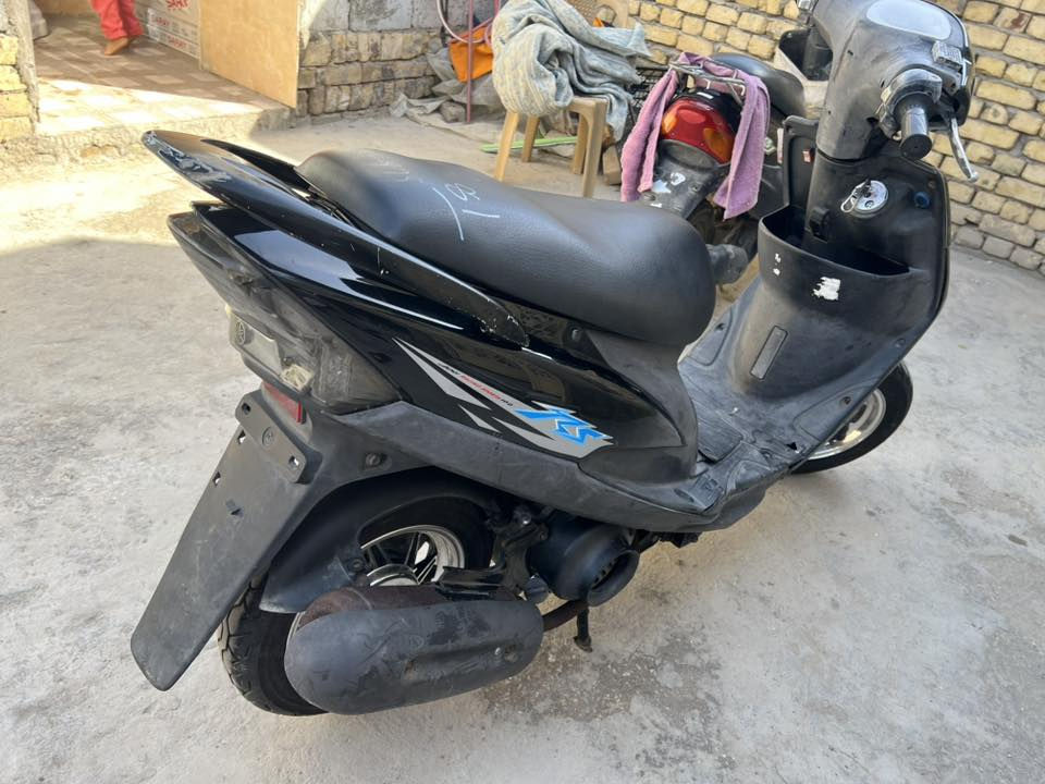 دراجة مال رمبه حاويه جديدة شرط تجي وتشوف ملاح فول ومختمة كلها ومكينة علشركة بلاديه  مامفتوحة تفحص وين ما يعجبك سلف كابريته كله بلاد اصلي شلعه ومعدل قويه
شغالة سلف وهندر وكهربائيات دبلات بريكات 
شاصي قطرة زنجار ما بيه اسود جديد بلكارتون
مكانها ديوانية شافعية
سعرها 850 وبيها مجال
***********
