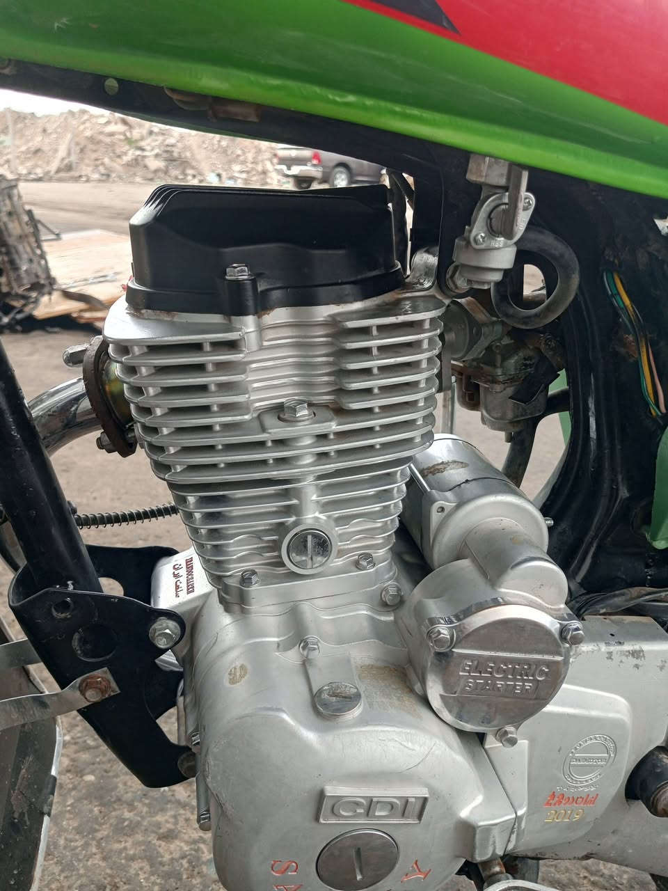 سلام عليكم اخوان عندي هاي الدراجه سافين موديل 2019 مكينه 2019 مكينه محسن خمسه كير دراجة مال جناي والله العظيم خير من الله خاص مفتوح هاذا رقمي *********** الصور كدامك اذا مراوس هم يرهم مكينه ما مفتوحه ع الشركه السعر 450
