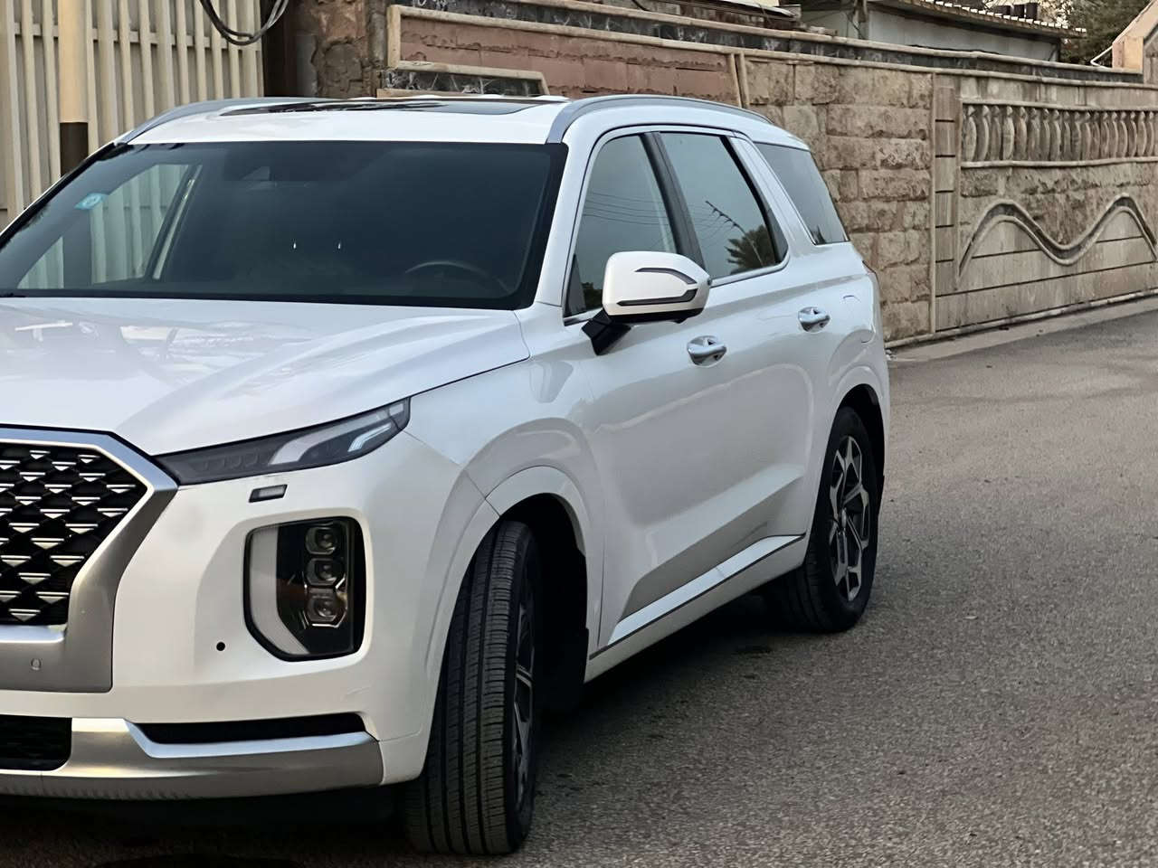 السلام عليكم 
بلسايد مديل 2022تلكرافي
فول مواصفات حادث بنيد مبدل نفس لون بدون صبغ 
ماشيه 67ميل جديده السياره ترهم مراوس 
***********
