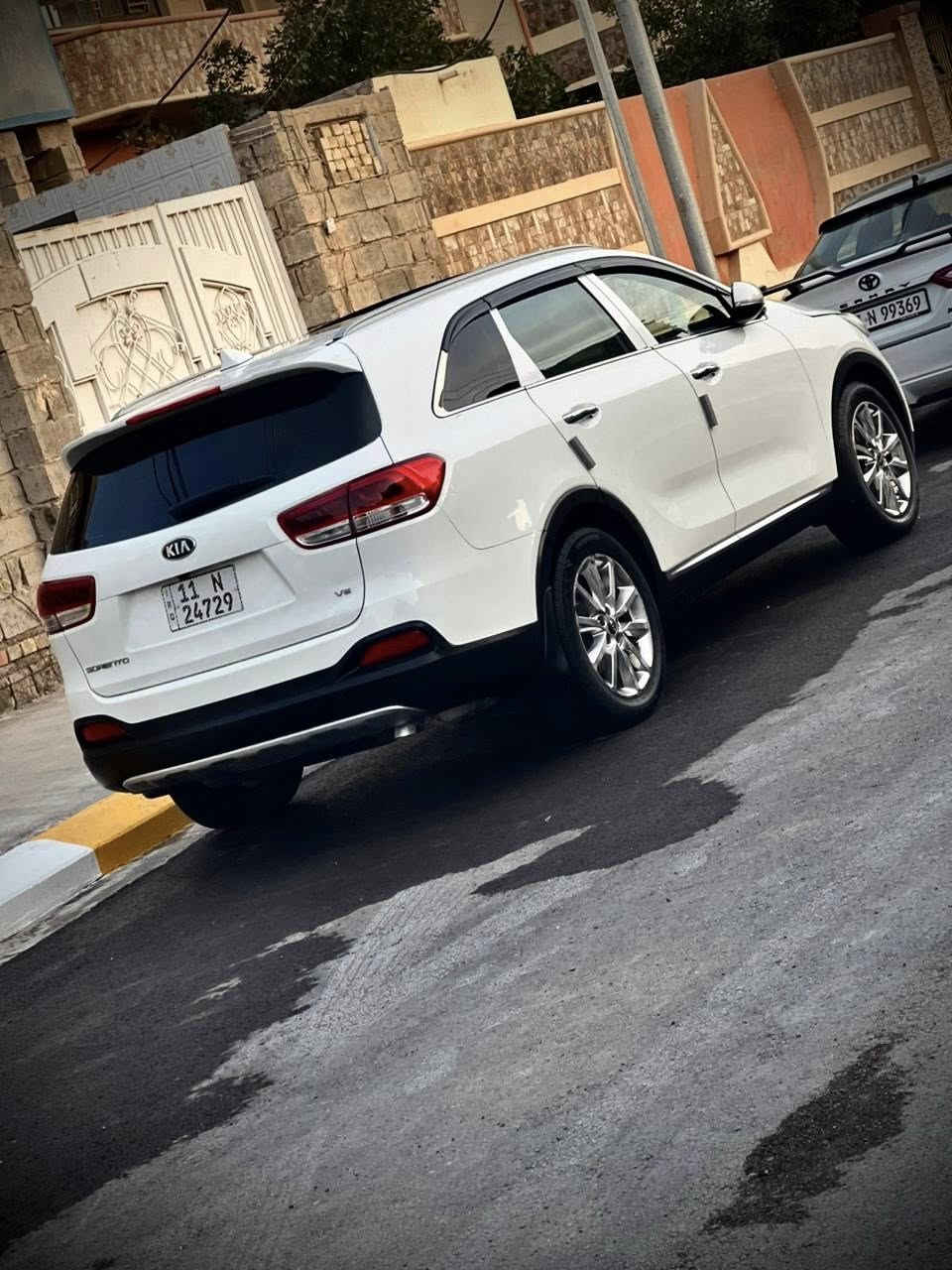 #سورنتو 2015 شكل 17
البيع 

ماشيه 98

مكفول من صبغ وضربا. وتبديل. فقط. ملحضه بصيطه بل جاملغ موضحه. 

رقم بغداد بسمي  مجدد ال 2031
مواصفات 
بانوراما

بصمه 

لد ترحيب 

مكينه ٦ سلندر    مفتوح 

جلد 

كشنات كهربائه عدد ٢

بردات جانبيه 

ويل كروم 

مري شفط 

٣قطع  تبريد 

7راكب

لايت زنون 

حساس امامي وخلفي 

لد امامي وخلفي 

كامرا  دوارة 

شاشه 

باقي موصفات المعروفه 

مكان السيارة الانبار الفلوجة 

السعر 205 وبي مجال تعال كلب وقتنع 

ونتوالم   بالسعر ما اتعامل بالتفلون. 

***********
