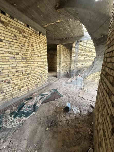 ♤ هيكل طابقين للبيع   ♤🏠
💢¤طابو   ملك صرف ¤💢 
بناء حديث وشغل درجة أولى 
صاله ومطبخ واستقبال وغرفه نوم 4 ومجمع صحيات داخلي وخارجي 
الموقع  المحاويل  حصن جعفر 
المساحة 》👈》100متر  مربع 
واجه 》👈》10متر 
نزال 》👈》10متر 
عرض الشارع 》👈》10 متر 
للاستفسار اكثر الاتصال على الارقام التاليه 📞📞
***********  - ***********
او زياره مكتب  المحامي العقاري علي راجي العلواني
