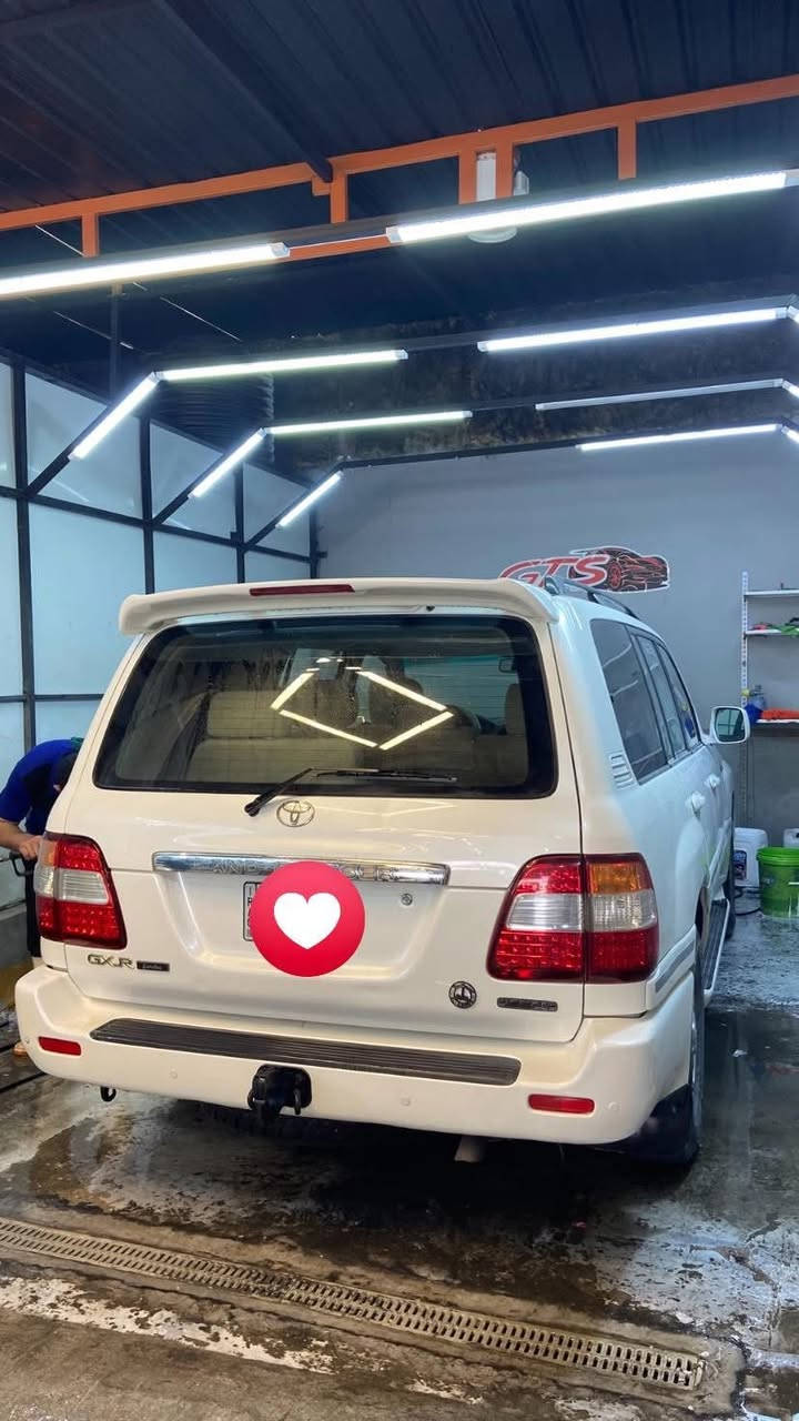 السلام عليكم تويوتا لاندكروزر موديل 2007 وكاله الساير
GXR

فول مواصفات 

مكينة 6 سلندر 

3 قطع تبريد 

ثلاجه جانبيه

 حساسات شاشه كامره  

فور ويل 4/4 

سلايد روف 

طفايه

ماشيه 109  وشرط الفحص

رقم بغداد بأسمي ثاني يوم تحويل 

 مكفول كفاله عامه عدا صبغ بالهلال الجاملغ الخلفي فقط  السياره كربلاء المقدسه 

للاتصال *********** مهندس علي
