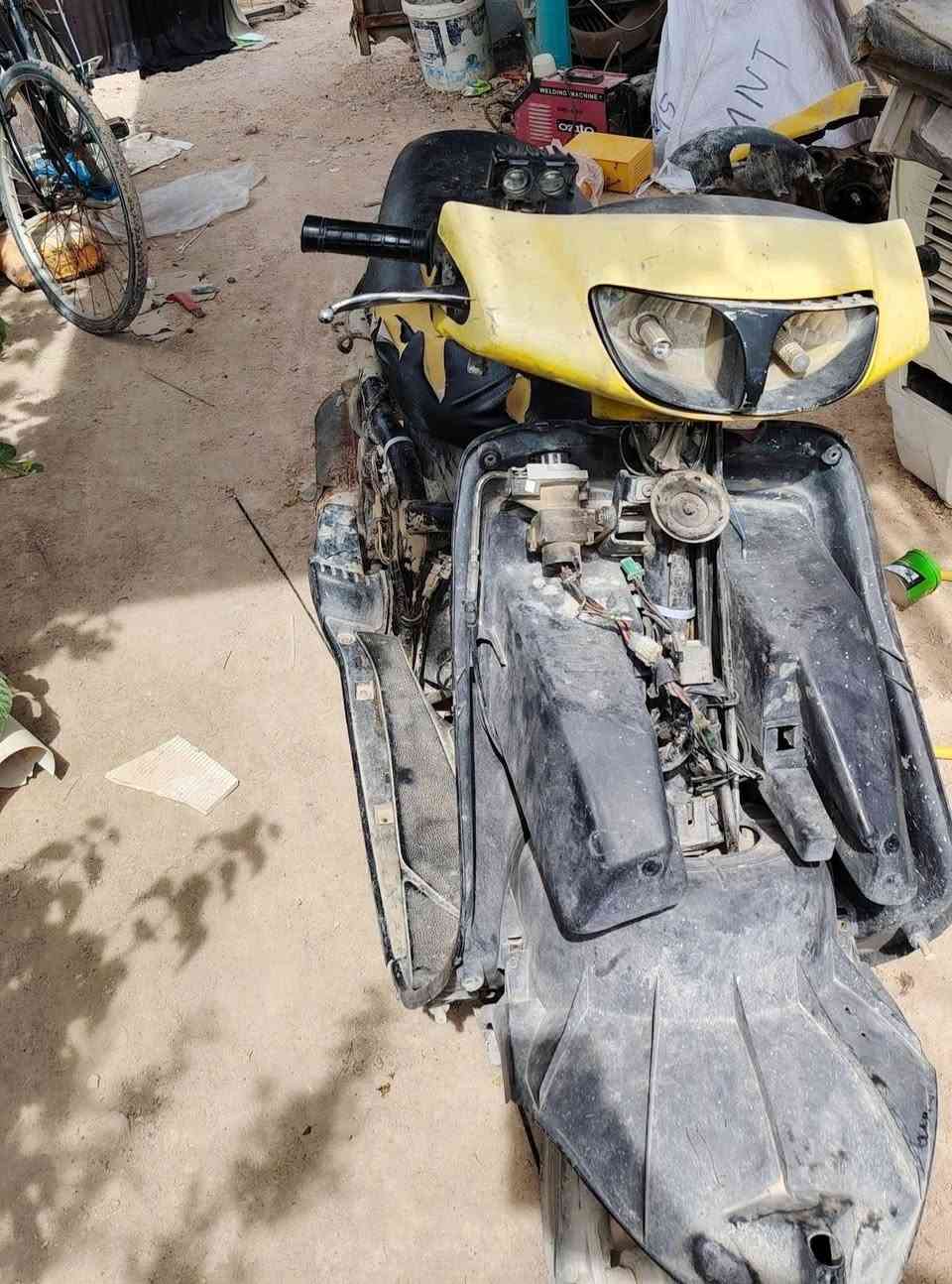 السلام عليكم شباب دراجه فراشه نثيه 140 قبل اسبوع جاي امشي بيه وطفت ما اعرف شنو العطل ابيع كومت ابيع دراجه طافيه. حديد. ناريه قويه. جانت قبل شلعه ومعدل وتشتغل سلف هم الشاصي ولضفيره كفاله شرط السعر 125 وبيه مجال حك الجيه.. ***********واتساب
