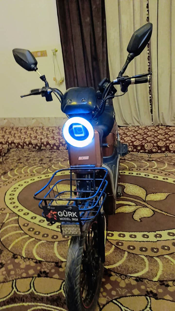 السلام عليكم ورحمة الله
موديل 2025 موطور شحن 5 بطاريات ما صار شهر من حطيتهن ونضافه كدام عينك  90/100 وياه شاحنه وياه بصمه عدد 2 وتشغيل عن بعد لايت اصلي نشره خلفيه بريكات امامي وخلفي مكلف بل نشر              250 وبي مجال 
‏‪***********‬‏
