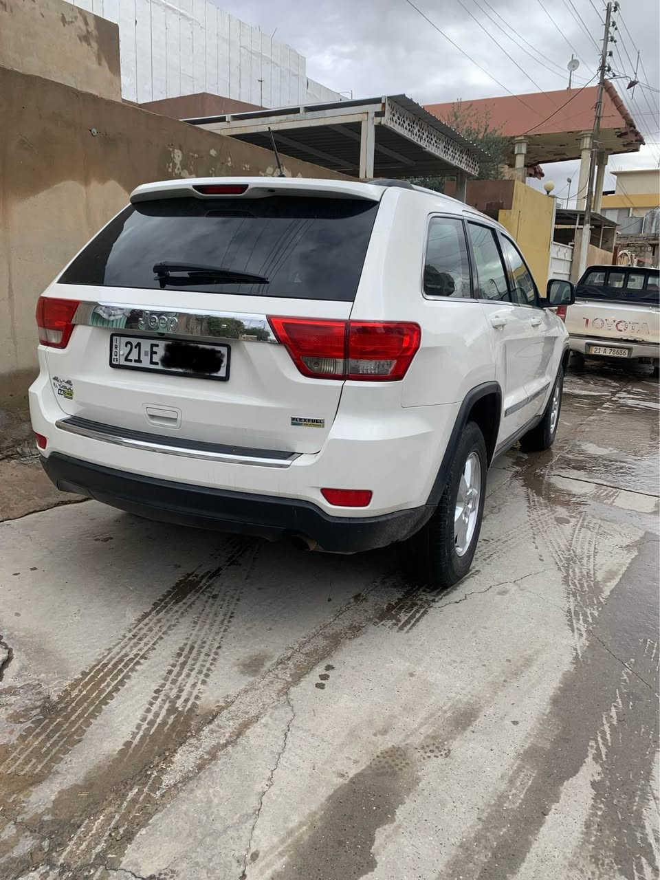 سلام عليكم حبايب 
جيب لاريدو ٢٠١١ البيع
سياره مكفول كفاله عامه من صبغ من بارد مكفول كل شي
رقم سنويه جديد
سياره نضيفه مال بيت 
تحويل وكاله مباشر مواصفات لاريدوو مع روفه
كير محرك بشرط
مكان سياره كركوك 
سعر ١٨٥$ مجال بسيط 
مراوس حسب قناعه 
*********** Singapore
