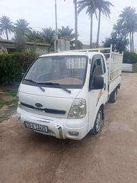 من رخصت صاحب الكروب كيا موديل 2006 لبيع سياره نظيفه تخم تاير جديد  صدر...