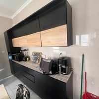 كاونتر 3 متر مع ملحق والسنك 1.5 متر استخدام بسيط للبيع بسعر مناسب المو...