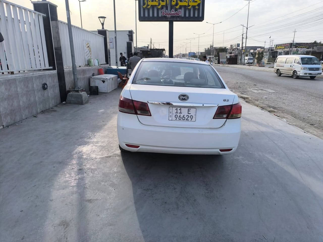 السلام عليكم بي وايدي G3 مديل 2013 رقم بغداد بأسمي ومكاني بغداد  كير عادي مكينة جديدة سيارة كفالة عامة فقط جاملغ خلفي صبغ شي بسيط  سعرها 57 وبيها مجال ولاتصال على هذا رقم *********** وغير متواجد عل فيس
