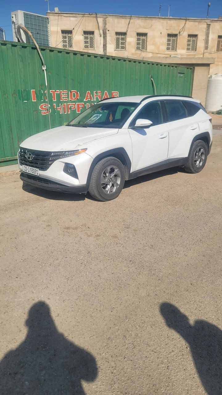 السلام عليكم مكلف بالنشر سيارة  توسان ٢٢ وارد ظربه بنيد. مبدل وجاملغ بارد كما موظح بالصور وبيها كلير من امريكا كير ومكينه جدد***********
