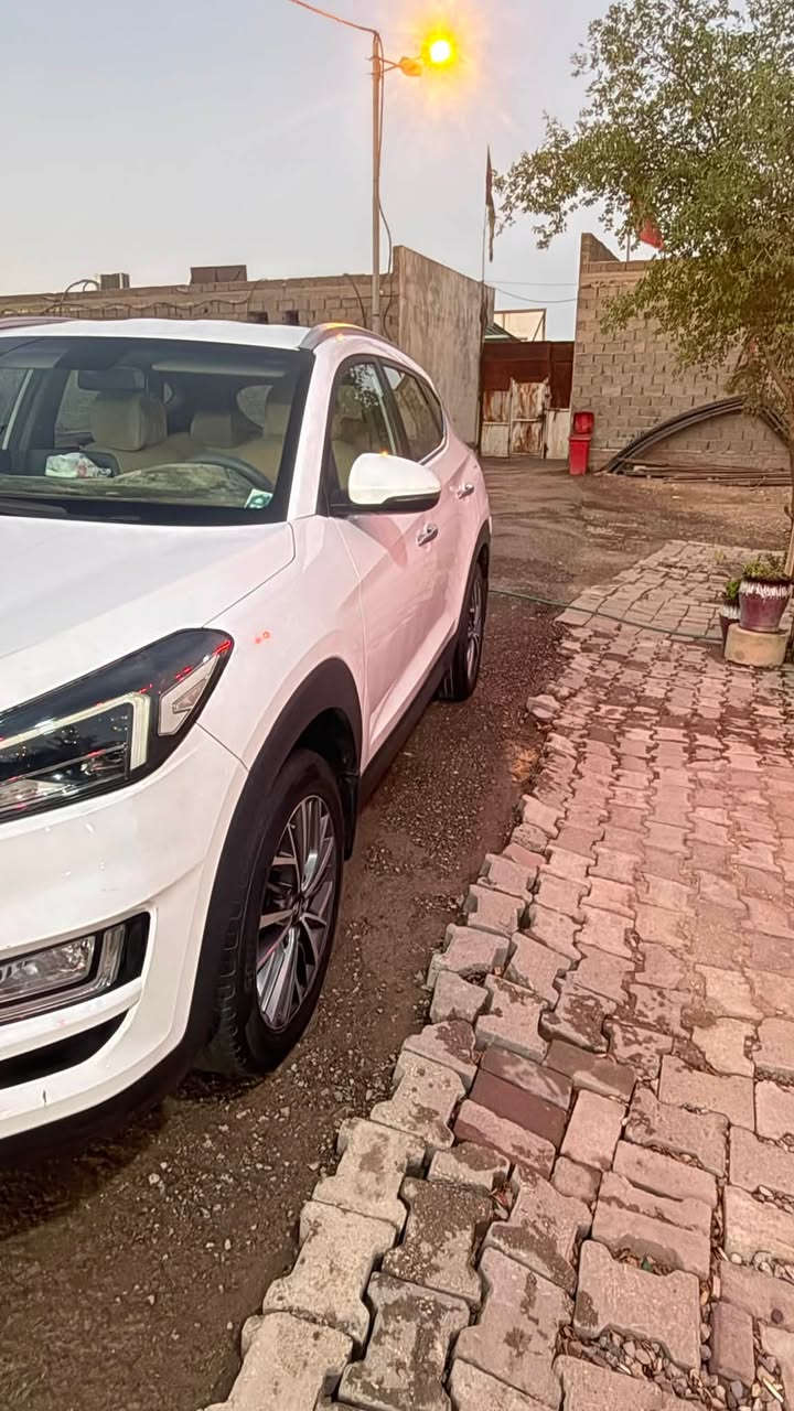 توسان 2019 خليجي شركه الكاصد
(بيه صبغ قليل موضح بصوره ) والباقي كفاله
السياره فول مواصفات عدا البنوراما ماشيه 65الف 
السعر 185 وبيه مجال
العنوان بغداد المعامل العماري
الاستفسار الاتصال على الرقم
***********
