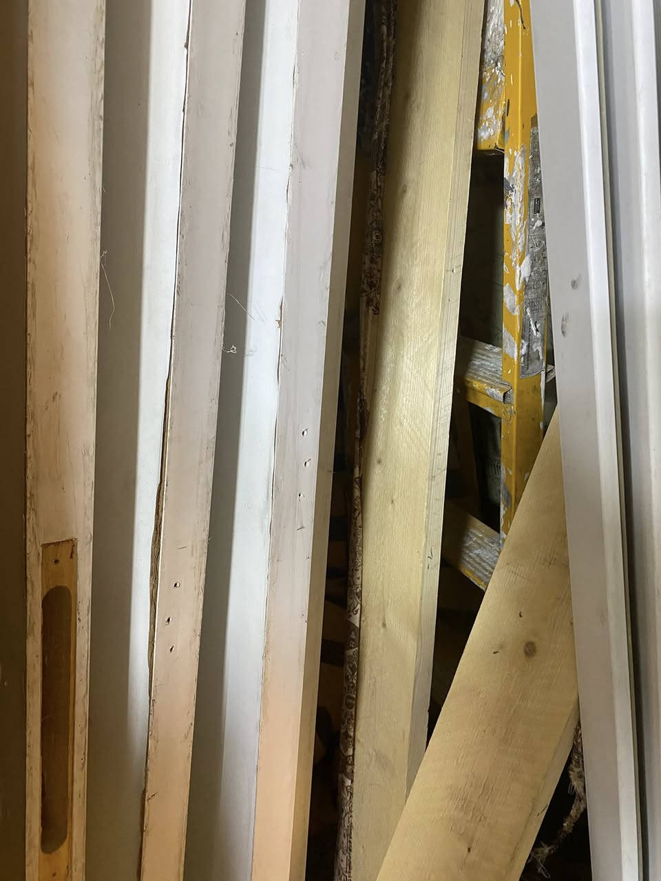 بوب خشب للبيع العدد70 قطعه الاستفسار ***********
