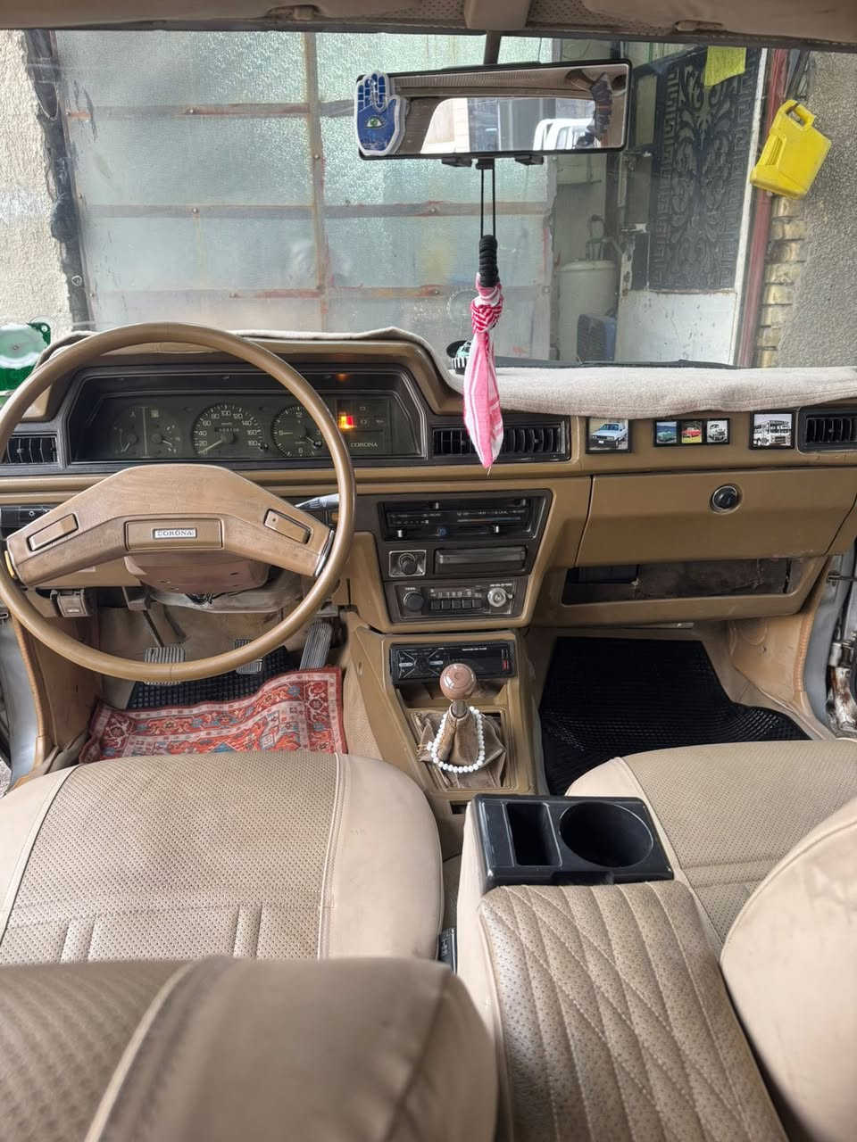 كرونه مديل 81 السياره بلاديه كلها تبريد وياه السويج تخم تاير كير اكسل بلاديه السياره جانت مضمومه مال شايب كلها بلاديه غرفتها بلاديه صدرها يخبل ماطلعه هواي السياره طابكه وبيتي بلمنصور اتشرف بيكم السعر 40 وبيها مجال للطبين ***********
