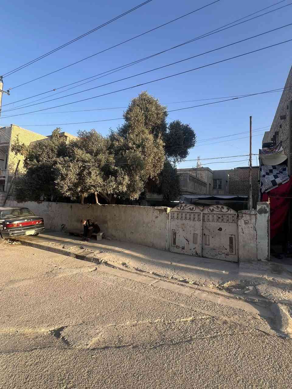 ملاحضه / العنده عقار 🏡#للبيــــــع ويريد يبيع  #دزونه كافت التفاصيل العقار مع ذكر السعر ورقم التلفون ☎️وان شاء الله باقرب وقت ينباع ان شاء الله 🤲❤️
________________________________
دار 🏠 للبيٌـــــــٌـــع تفليش ينباع قطعه ارض  
المساحه : 190 متر  📍موقع الدار 🏠 الشعب قرب سوك صبح وقرب شارع بيت عبد النبي 🤲 للاستفسار والطلب مكتب الباسم للعقار بادره محمد الدراجي ‭0771 291 7191‬
و حسين الدراجي ابو الاكبر *********** 
سعر المتر 1/800 وبي مجال
