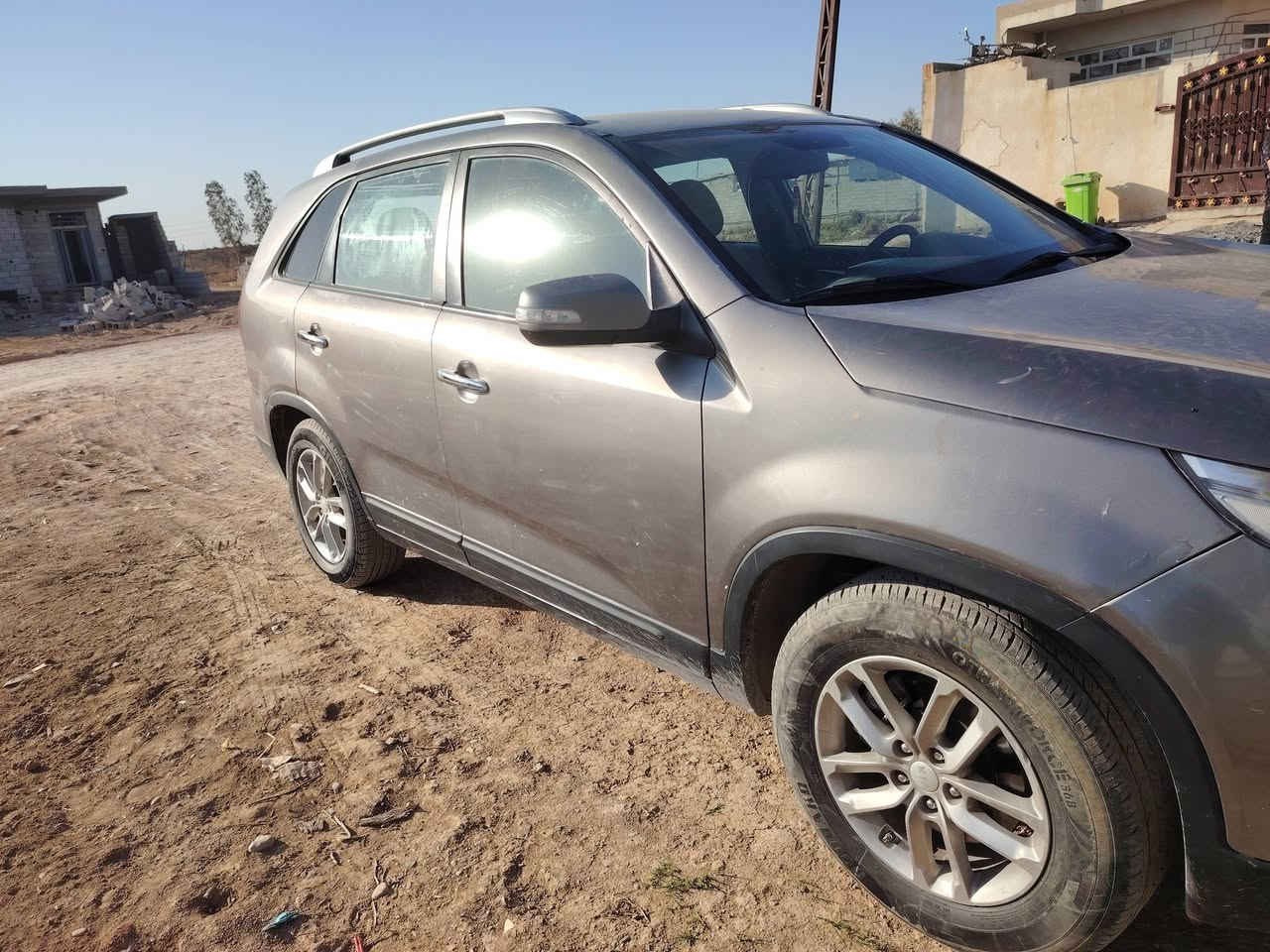 السلام عليكم للبيع أو مراوس حسب القناعة سورنتو مديل ٢٠١٥ مكينه ٤ سلندر جي دي اي كير مكينه مكفولة تبريد تدفئة شغال بيهه ٤ قطع صبغ ابيع احزام السعر ١٣٥ وبيهه مجال مكان ديالى بعقوبة اتصل ***********
