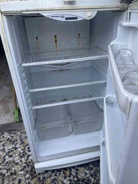 ثلاجه حجم جدا جبير ه ونضيفه
ابد مداخله تصليح  تجميد خير من الله السعر ٢٠٠وبيها مجال
المكان البياع ***********
