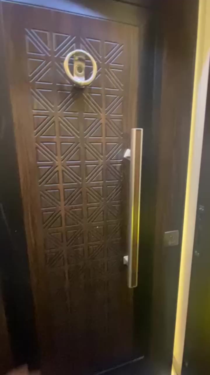 🔱 تحية طيبة ❤️‍🔥
✨ مشتمل حديث مؤثث للايجار 🏡
📍اليرموك - محله 614
يحتوي ع ثلاث طوابق 
الطابق الأرضي صالة مع مطبخ مشترك 
خدمات صحية - الاول غرفة نوم سويت 
الثاني غرفة نوم سويت 
مناسب لـ (عوائل – موظفين – مغتربين)
💰للايجار الشهري 1400$ وقابل للتفاوض 
🔸يتوفر أيضا عروض المناطق التالية 
يرموك - منصور - قادسية - الحارثية
حي الجامعة - العامرية - كراده - زيونة 
📲للتواصل ع الأرقام ⚓️
***********
***********
 رمز ✅ البحث 88 متواجدين ع الواتساب 
✨نستقبل جميع العروض الطلبات العقارية ✨
#اليرموك #عقار #عقارات #للايجار #بغداد
