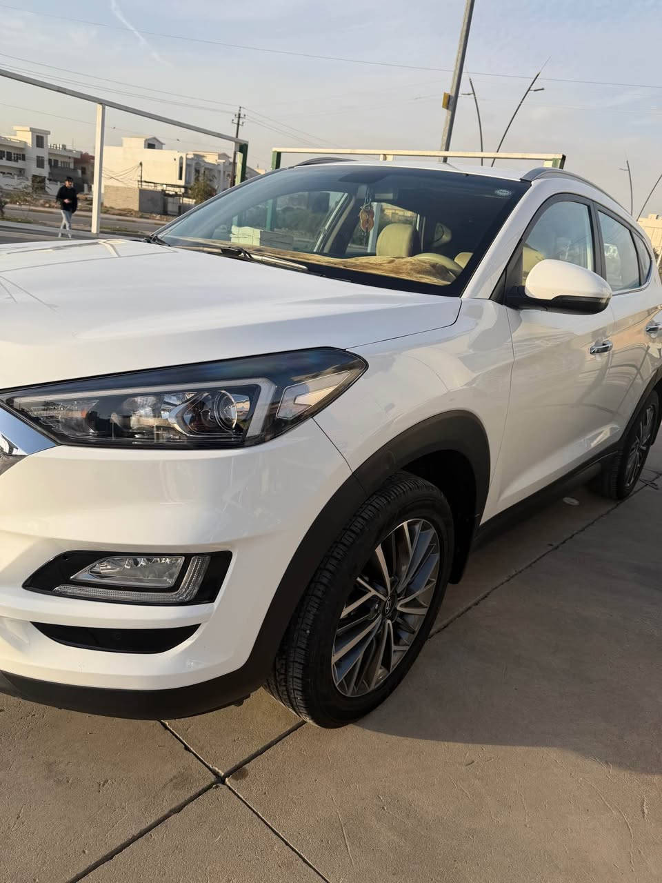 سلام عليكم هيوندا توكسون موديل ٢٠١٩ وارد خليجي كوري اصل 
ماشي ٨٠ الف كيلو متر 
مواصفات 
فول ما عدا فتحة 
حساسات امامي و خلفي كامرة تحكمات ستيرن باركين 
موبايل شحن ٥ ويل كرون اشاير بل مرايا ثلاجة 
بعد مواصفات اخرى 
سيارة ايد واحد سنوية ٢٠٣٠ دفتر بنزين 
كفالة عام دعامية لدعامية 
عنوان كركوك سعر ٢٢٠ و بي مجال 
*********** كركوك, العراق
