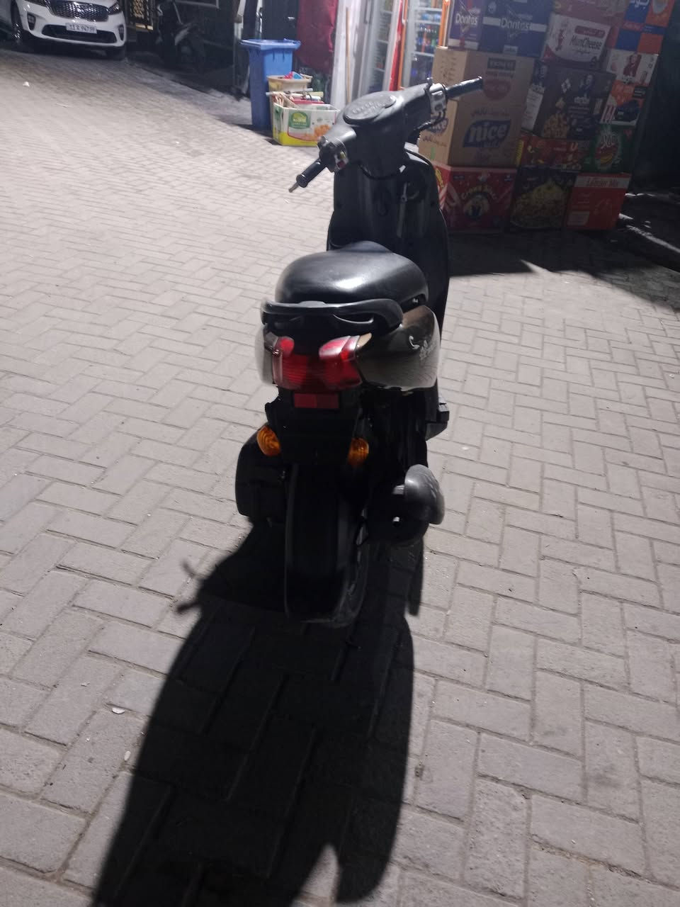 السلام عليكم
دراجه فله نوزل للبيع 
الدراجه كفاله من المكينه والكور والكلجات 
دراجه كامله مكمله فقط كسر ب البلاستك حاضن المكينه وكسر الاشاير بس الكهربائيات شغاله بلاديه 
السعر 825 وبيها مجال 
بغداد مدينه الصدر قطاع 2
***********
