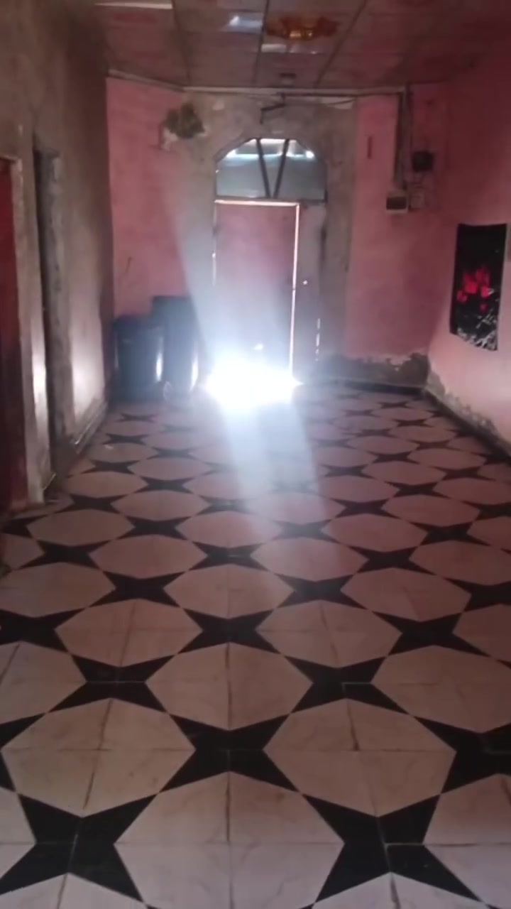 بيت طابو زراعي مساحتة 550 متر يتكون من 3 غرف ومطبخ حار وبارد واستقبال جبير وديوان وحمامات داخلية وتتوفر حديقة 
السعر 50 بي مجال قليل للشراي 
العنوان النشوة الشهبان قرب جامع سيد محمد الشرع 
للأستفسار ***********
