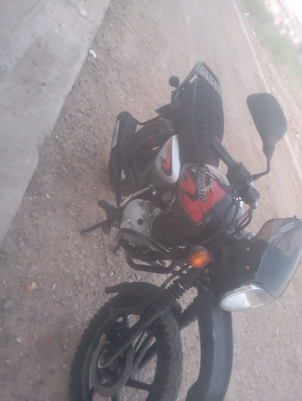 السلام عليكم دراجه بوكسر لبيع موديل 22 شكل ال 23 دراجه بيه لاستيك ولف يعني خيط تبخير خفيف اي نقص مابيه مكاني بغداد حي اور السعر 1650 وبيه مجال الرقم ***********
