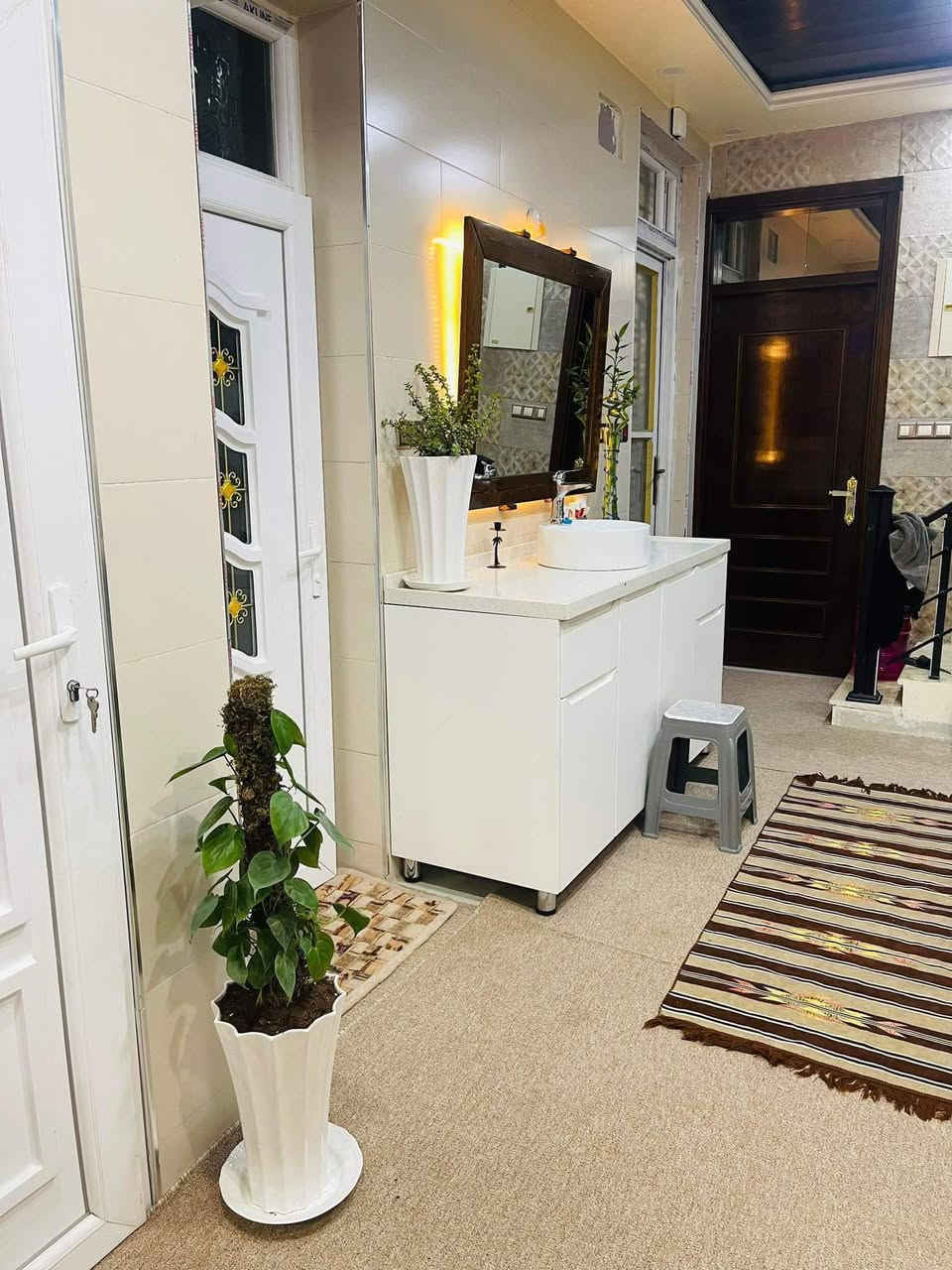 ‎بيت للبيع  100 م بناء جديد نهاية 
2022
السعر ٢٦٠ مليون

‎الواجهة 5 م
‎نزال 20 م
مدخلين للبيت 
‎طابو صرف وليس زراعي 
‎الغزالية الهياكل  العقداء المثلث
‎ثاني فرع عن الشارع العام محلة 446
‎‼️البيت معزول عزل حراري للطابقين بمواد ايطالية

‎‼️ البيت معزول بمواد عزل رطوبة من شركة سيكا البلجيكية 

‎ طابقين كامل 100‎%‎
‎عدا الواجهة تحتاج فقط صبغ
‎3 غرف نوم 
‎غرفة استقبال 
‎غرفة غسيل 
‎حمامات عدد 2 كبير
‎حمام عدد 1 للضيوف 
‎هول داخلي مفتوح كبير 10 متر
‎ ارضية الاستقبال باركيه اسباني
‎البيت بناء درجة فوق الاولى 
‎بورسلين ايطالي ط الارضي بالمادة 
‎بورسلين ايراني ط2 بالمادة 
‎سيراميك مصري +هندي بالمادة 
‎ديكورات جبسن بورد وسقوف ثانوية للاستقبال و الهول والحمامات والمطبخ
‎ابواب صاج خشب درجة اولى 
‎ابواب تركي للطابق الثاني 
‎ديكورات و ورق حائط الماني 
‎منظومة تقطير سبالت
‎منظومة كاميرات
‎منظومة كهرباء ATS
‎منظومة ستلايت
‎منظومة ماء 3 خطوط
‎منظومة نفط دفن 
‎‼️كل الخلاطات و انابيب الماء و تشطيبات الصحيات ماركة كروهي الالماني 
‎‼️كل كابلات الكهرباء و التشطيبات ماركة ABB الالماني و Nextlite ضمان 25 سنة حقيقي 
‎الموقع:الهياكل قرب اسواق اميره
‎رابع فرع من خدمي الاسواق 
‎ (منطقه مبلطه وكاملة الخدمات)

‎ الاتصال ***********
