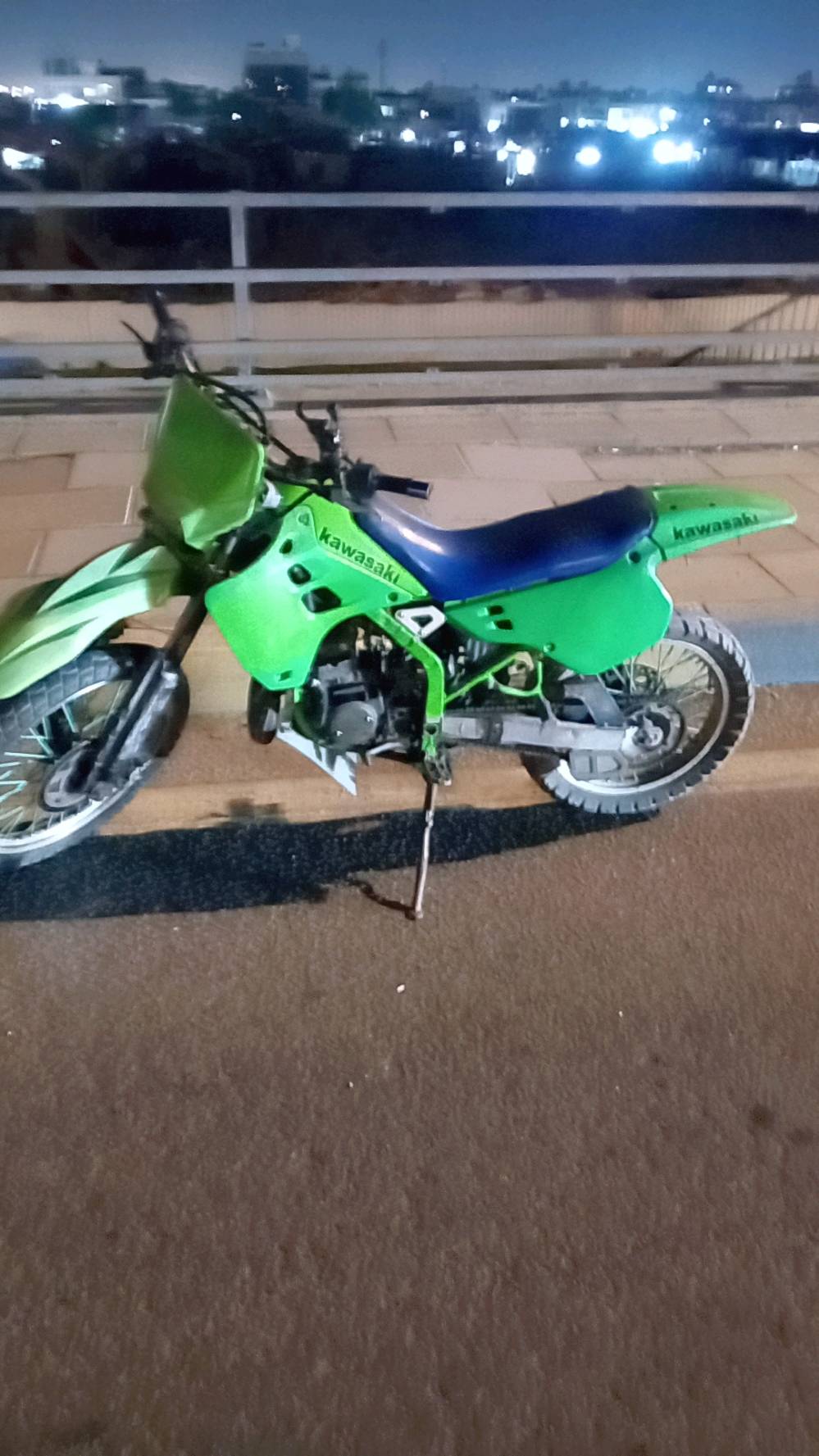 السلام عليكم دراجه قفاز كاوسكي خبط مكينه 150 cc نقصهه كابريتر فقط رايد مراوس بسايبه او بيجو او ستوته نضيفه او دراجة بوكسر نضيفه واذا بيع سعرهه 14 ورقه قفل عنواني بغداد بلديات 